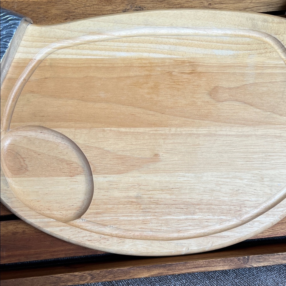 Rooster-Shaped Serving & Cutting Board in Natural Wood with Pewter Accents - Picture 6 of 9